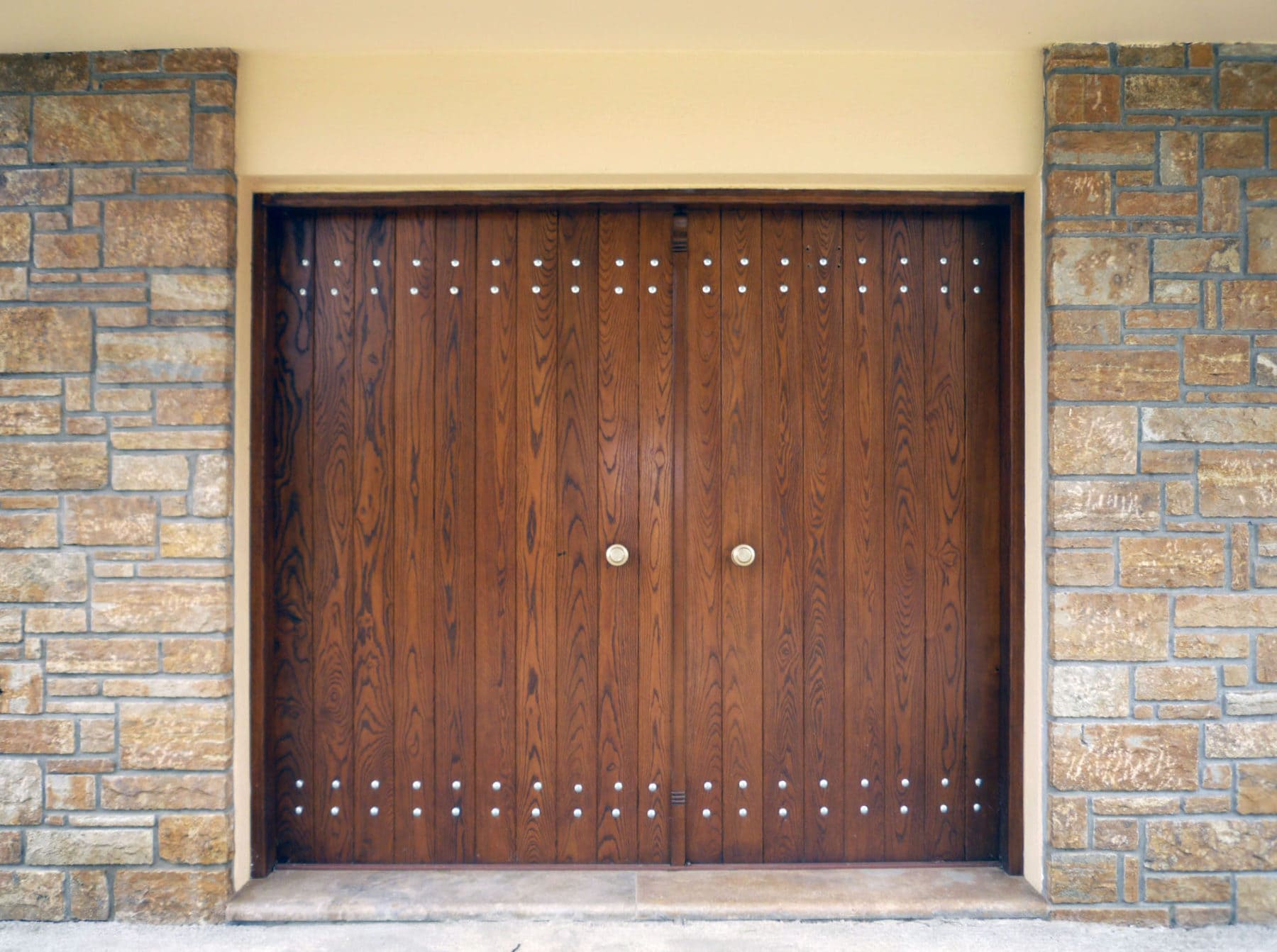 ξύλινη πόρτα ραμποτέ