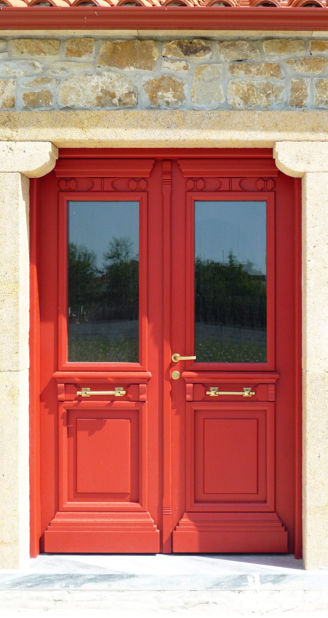 πόρτα σε κόκκινο χρώμα RAL