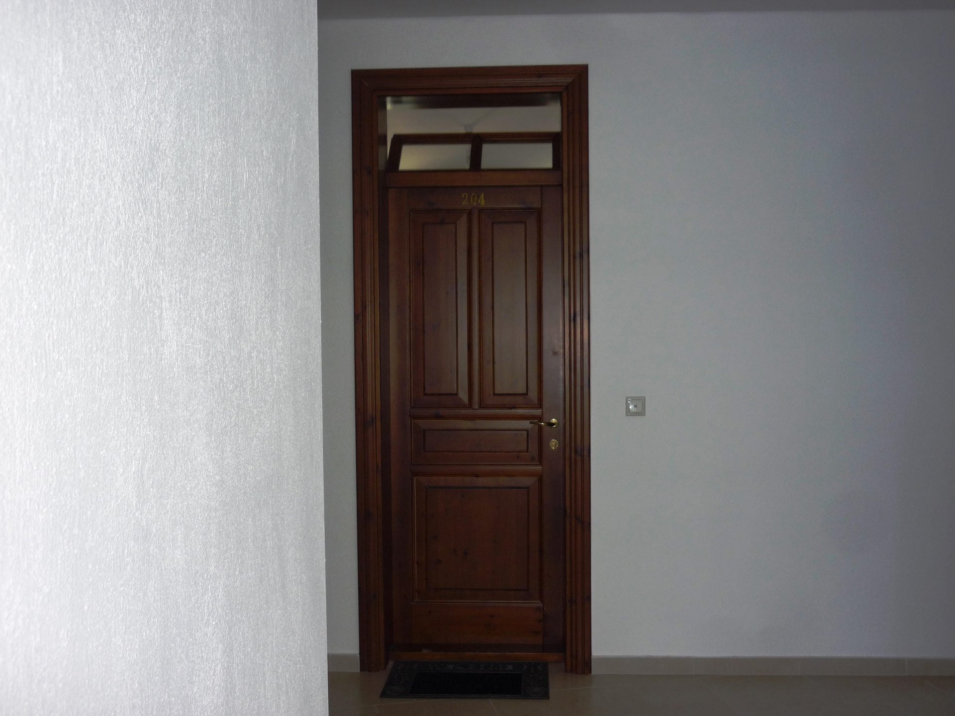 Ταμπλαωτή εσωτερική πόρτα με φεγγίτη